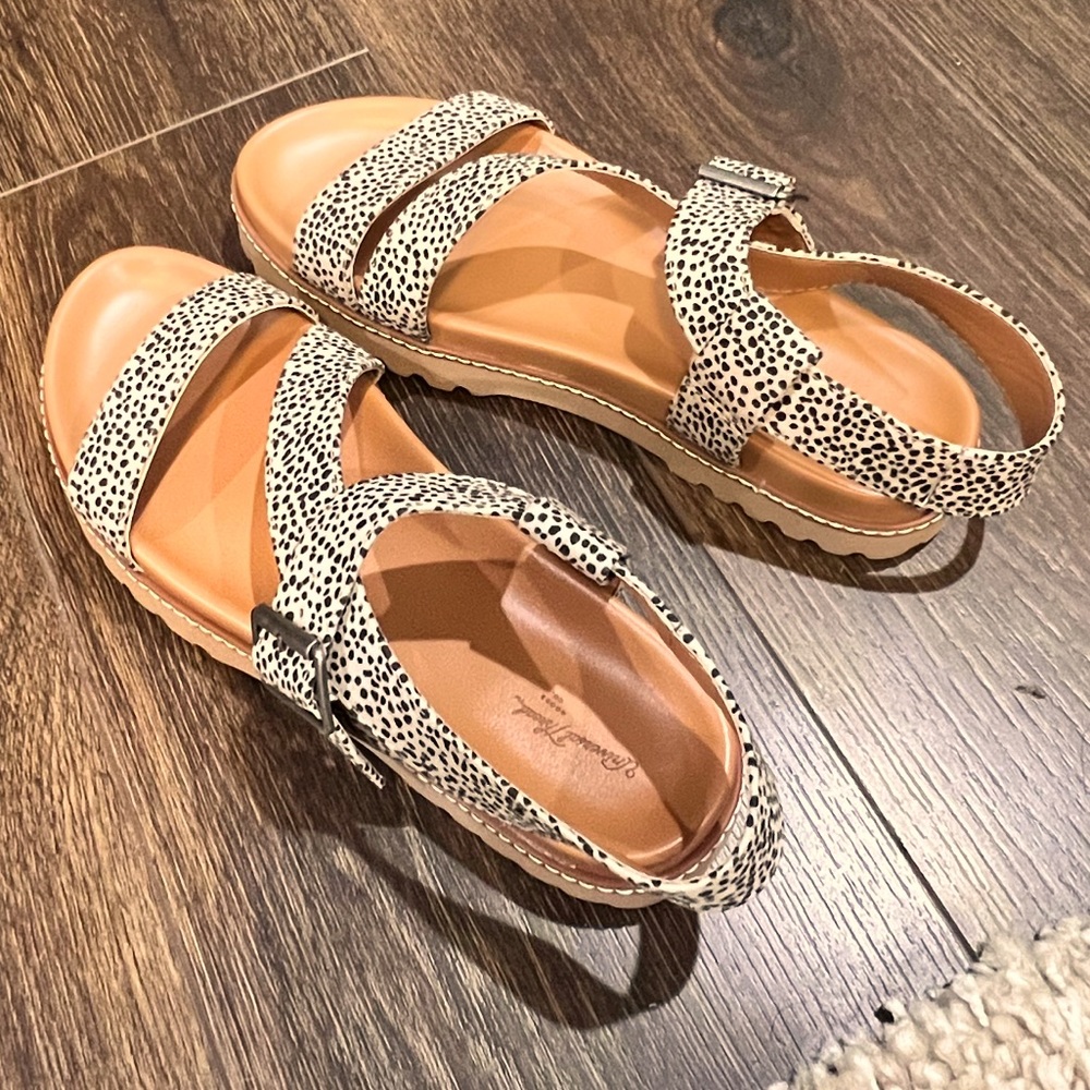 Women’s sandals